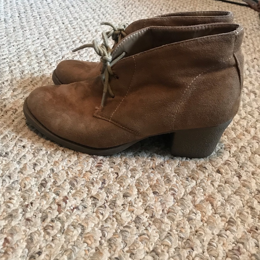 GREAT CONDITION! Reactivity boots. Size 8.